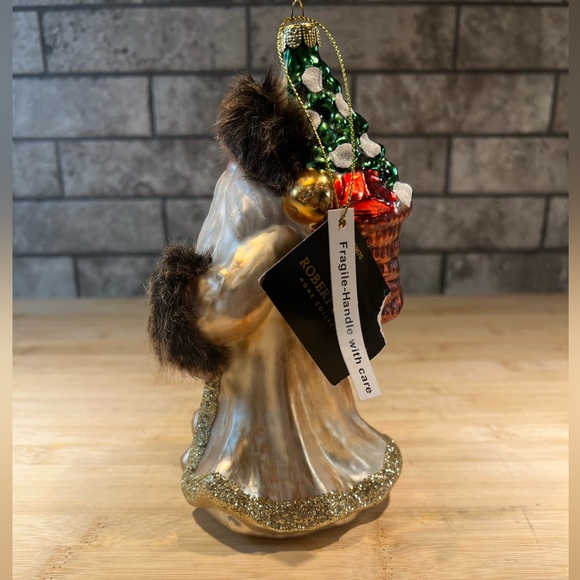 Robert Stanley Home Collection Santa w/Fur Cap and Cuffs Carrying Lantern & Tree - Picture 4 of 8